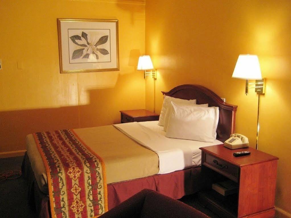Charlotte Express Inn Dış mekan fotoğraf